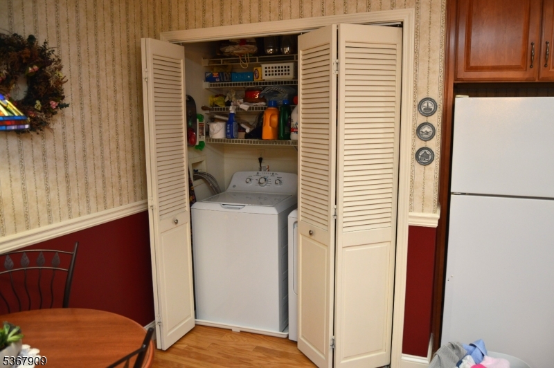 Rochelle Park Twp., New Jersey 07662, United States, 2 Bedrooms Bedrooms, ,2 BathroomsBathrooms,Residential,Active,160552