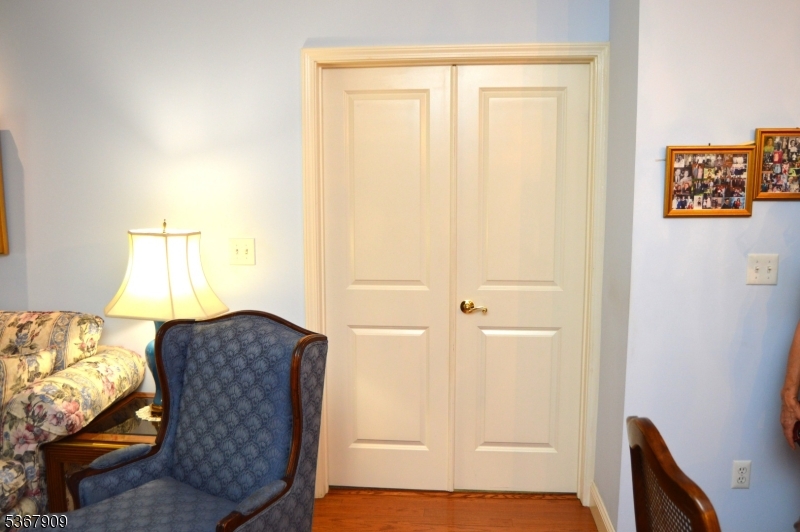 Rochelle Park Twp., New Jersey 07662, United States, 2 Bedrooms Bedrooms, ,2 BathroomsBathrooms,Residential,Active,160552