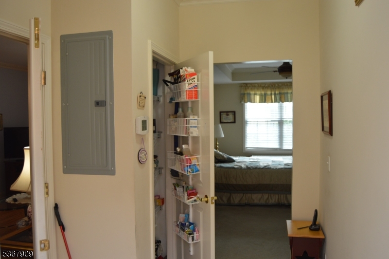 Rochelle Park Twp., New Jersey 07662, United States, 2 Bedrooms Bedrooms, ,2 BathroomsBathrooms,Residential,Active,160552