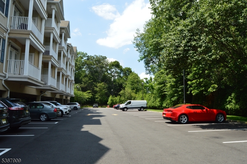 Rochelle Park Twp., New Jersey 07662, United States, 2 Bedrooms Bedrooms, ,2 BathroomsBathrooms,Residential,Active,160552