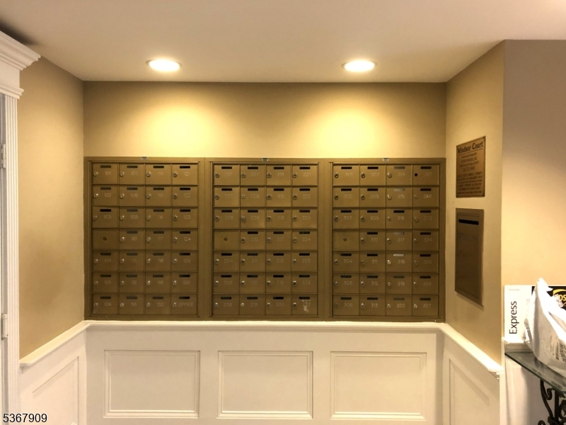 Rochelle Park Twp., New Jersey 07662, United States, 2 Bedrooms Bedrooms, ,2 BathroomsBathrooms,Residential,Active,160552