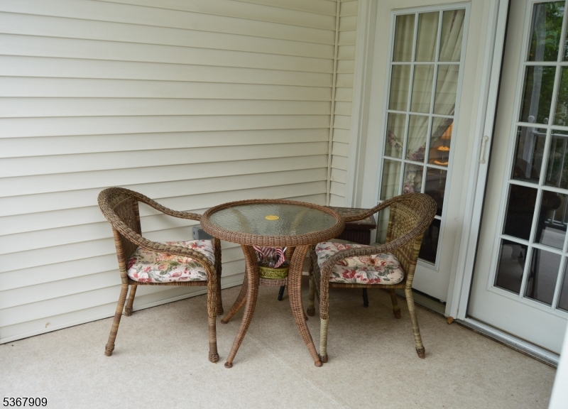 Rochelle Park Twp., New Jersey 07662, United States, 2 Bedrooms Bedrooms, ,2 BathroomsBathrooms,Residential,Active,160552