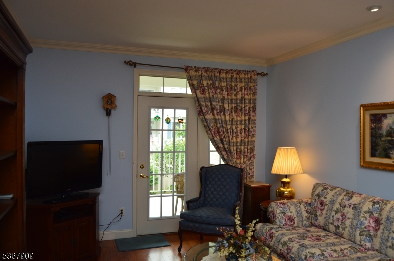 Rochelle Park Twp., New Jersey 07662, United States, 2 Bedrooms Bedrooms, ,2 BathroomsBathrooms,Residential,Active,160552