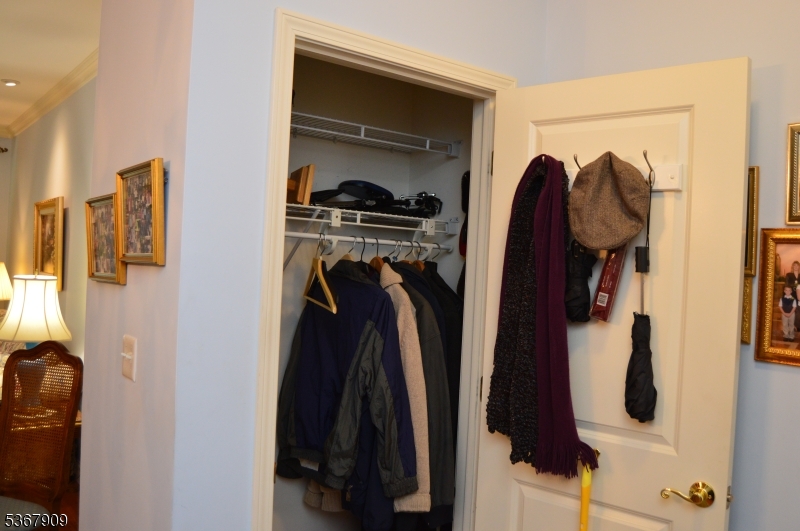 Rochelle Park Twp., New Jersey 07662, United States, 2 Bedrooms Bedrooms, ,2 BathroomsBathrooms,Residential,Active,160552