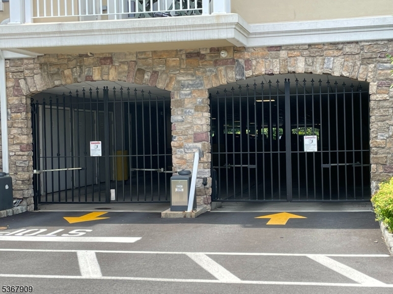 Rochelle Park Twp., New Jersey 07662, United States, 2 Bedrooms Bedrooms, ,2 BathroomsBathrooms,Residential,Active,160552