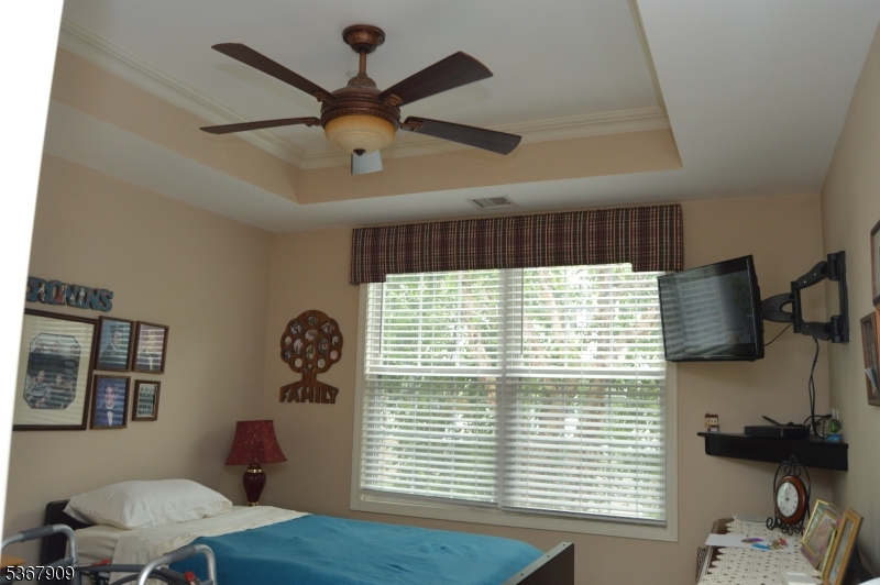 Rochelle Park Twp., New Jersey 07662, United States, 2 Bedrooms Bedrooms, ,2 BathroomsBathrooms,Residential,Active,160552