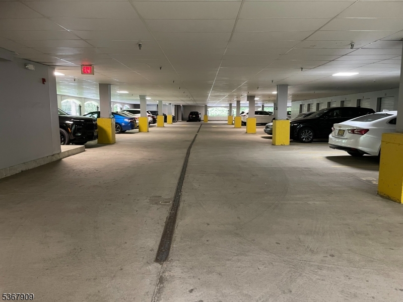 Rochelle Park Twp., New Jersey 07662, United States, 2 Bedrooms Bedrooms, ,2 BathroomsBathrooms,Residential,Active,160552