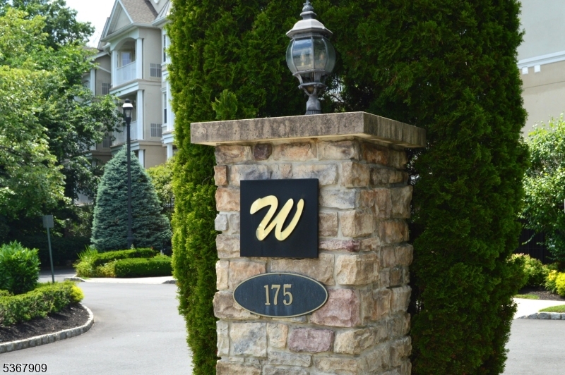 Rochelle Park Twp., New Jersey 07662, United States, 2 Bedrooms Bedrooms, ,2 BathroomsBathrooms,Residential,Active,160552