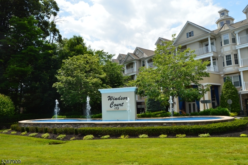 Rochelle Park Twp., New Jersey 07662, United States, 2 Bedrooms Bedrooms, ,2 BathroomsBathrooms,Residential,Active,160552