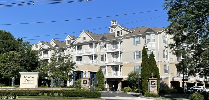 Rochelle Park Twp., New Jersey 07662, United States, 2 Bedrooms Bedrooms, ,2 BathroomsBathrooms,Residential,Active,160552