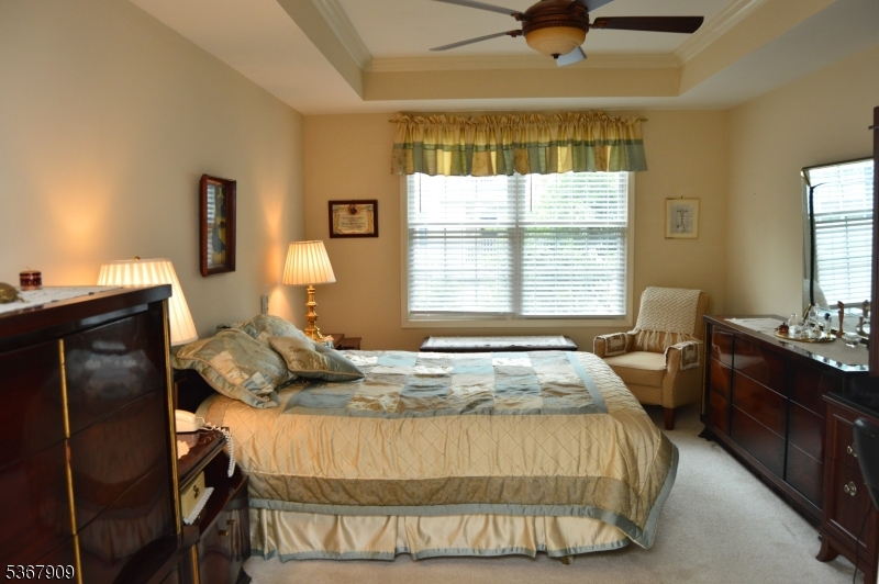 Rochelle Park Twp., New Jersey 07662, United States, 2 Bedrooms Bedrooms, ,2 BathroomsBathrooms,Residential,Active,160552