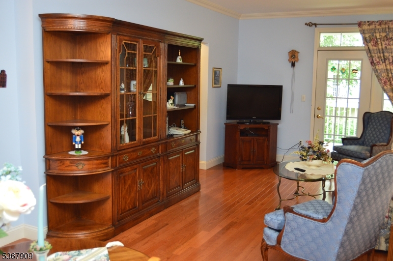 Rochelle Park Twp., New Jersey 07662, United States, 2 Bedrooms Bedrooms, ,2 BathroomsBathrooms,Residential,Active,160552