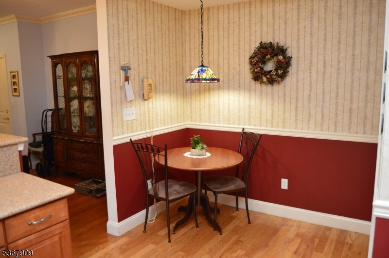 Rochelle Park Twp., New Jersey 07662, United States, 2 Bedrooms Bedrooms, ,2 BathroomsBathrooms,Residential,Active,160552