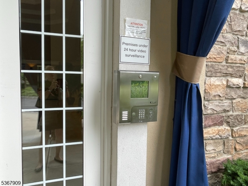 Rochelle Park Twp., New Jersey 07662, United States, 2 Bedrooms Bedrooms, ,2 BathroomsBathrooms,Residential,Active,160552