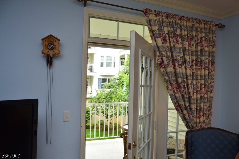 Rochelle Park Twp., New Jersey 07662, United States, 2 Bedrooms Bedrooms, ,2 BathroomsBathrooms,Residential,Active,160552