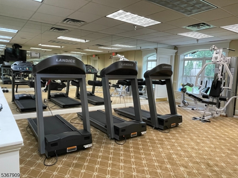 Rochelle Park Twp., New Jersey 07662, United States, 2 Bedrooms Bedrooms, ,2 BathroomsBathrooms,Residential,Active,160552