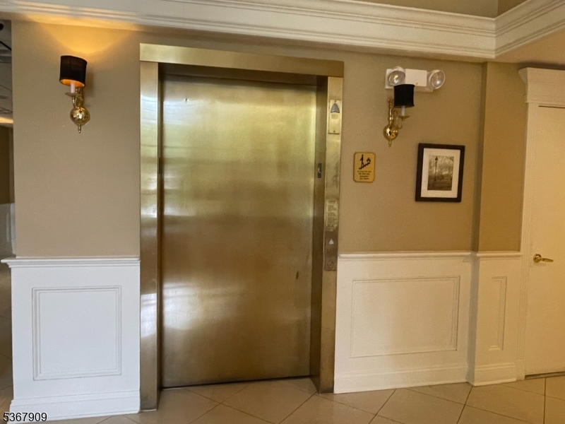 Rochelle Park Twp., New Jersey 07662, United States, 2 Bedrooms Bedrooms, ,2 BathroomsBathrooms,Residential,Active,160552