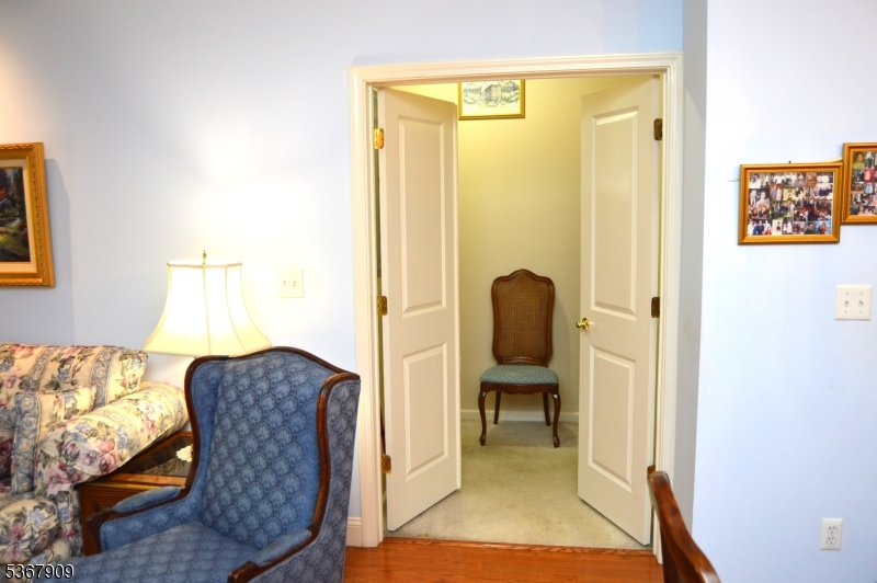 Rochelle Park Twp., New Jersey 07662, United States, 2 Bedrooms Bedrooms, ,2 BathroomsBathrooms,Residential,Active,160552