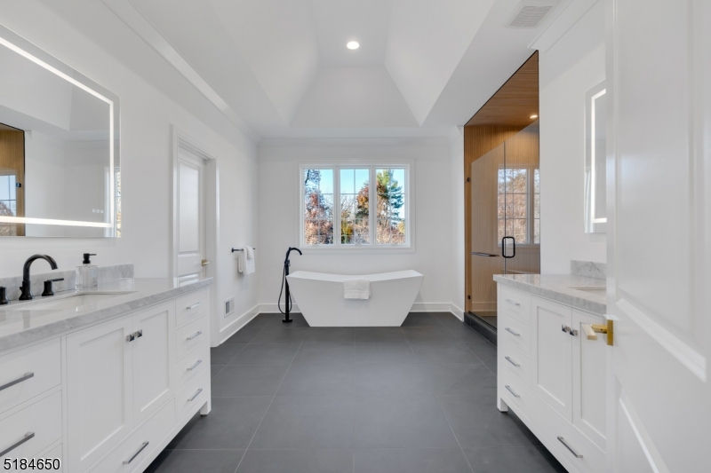 CHESTNUT HILL - Residential