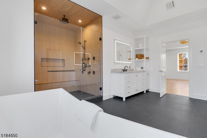 CHESTNUT HILL - Residential