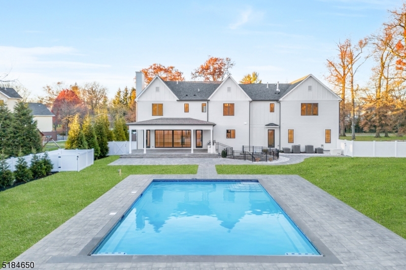 CHESTNUT HILL - Residential