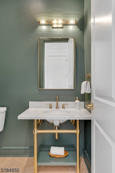 CHESTNUT HILL - Residential