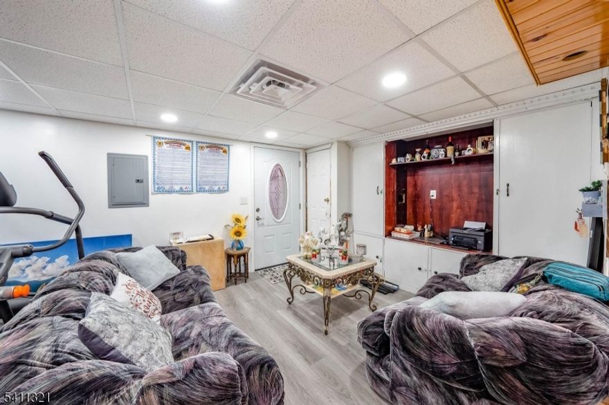 Spacious 5-Bedroom, 2-Bath Apartment for Rent " Elmora, ElizabethBeautiful and generously sized 5-bedroom, 2-bath apartment available in the desirable Elmora section of Elizabeth. This bright and well-maintained home offers plenty of space for comfortable living, featuring large bedrooms, a full kitchen, and ample natural light throughout.Conveniently located near local shops, restaurants, schools, and public transportation for an easy commute. Enjoy the charm of a quiet residential neighborhood with everything you need just steps away.Don't miss this opportunity to live in one of Elizabeth's most sought-after areas.