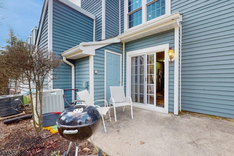 60 Woodledge Ct