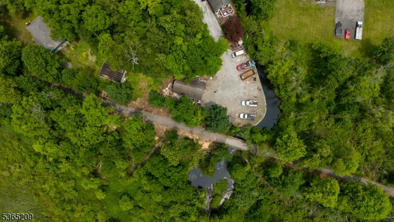 OUTDOOR TRUCK PARKING - Commercial Lease