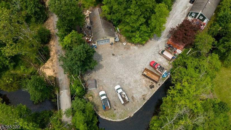 OUTDOOR TRUCK PARKING - Commercial Lease