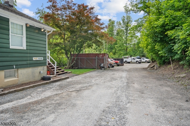 OUTDOOR TRUCK PARKING - Commercial Lease