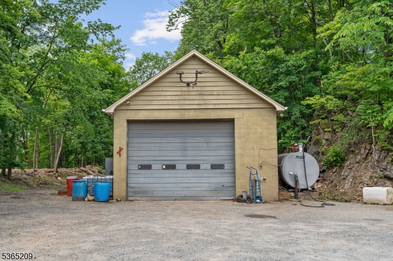 OUTDOOR TRUCK PARKING - Commercial Lease