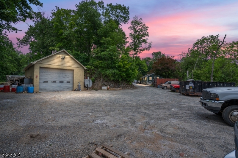 OUTDOOR TRUCK PARKING - Commercial Lease