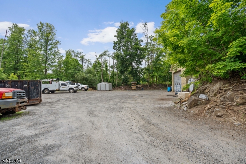 OUTDOOR TRUCK PARKING - Commercial Lease