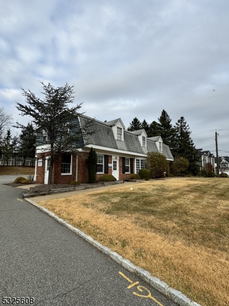 736 Mountain Blvd