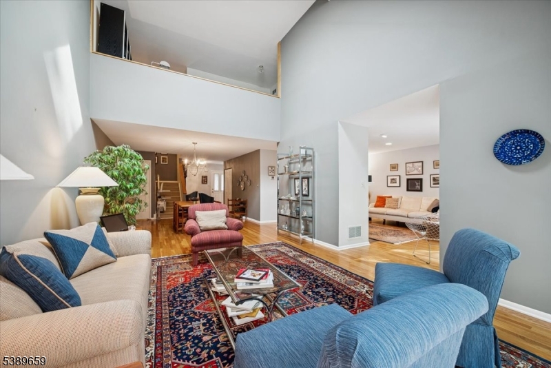 WOODSIDE - Residential