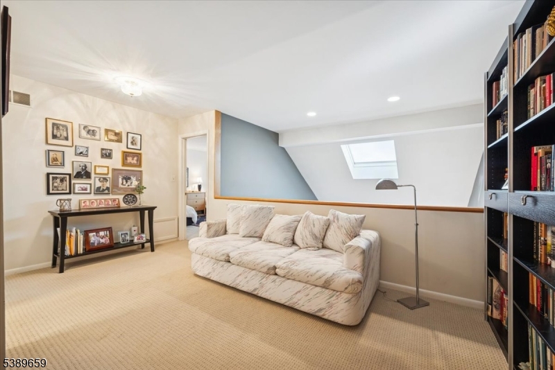 WOODSIDE - Residential