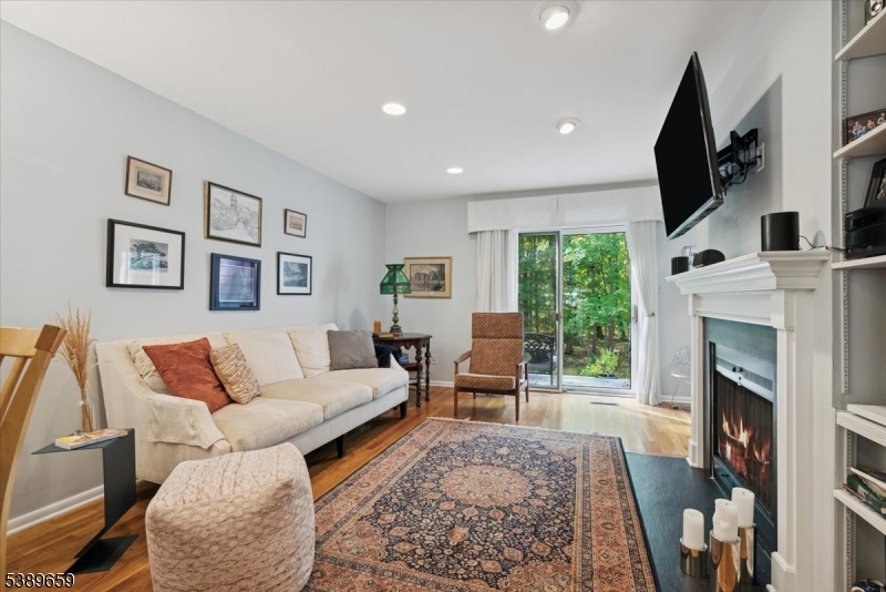 WOODSIDE - Residential