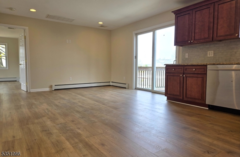 Woodland Park, New Jersey 07424, United States, 3 Bedrooms Bedrooms, ,2 BathroomsBathrooms,Residential,Pending,113388