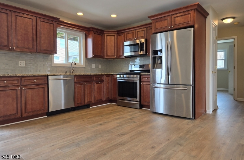 Woodland Park, New Jersey 07424, United States, 3 Bedrooms Bedrooms, ,2 BathroomsBathrooms,Residential,Pending,113388