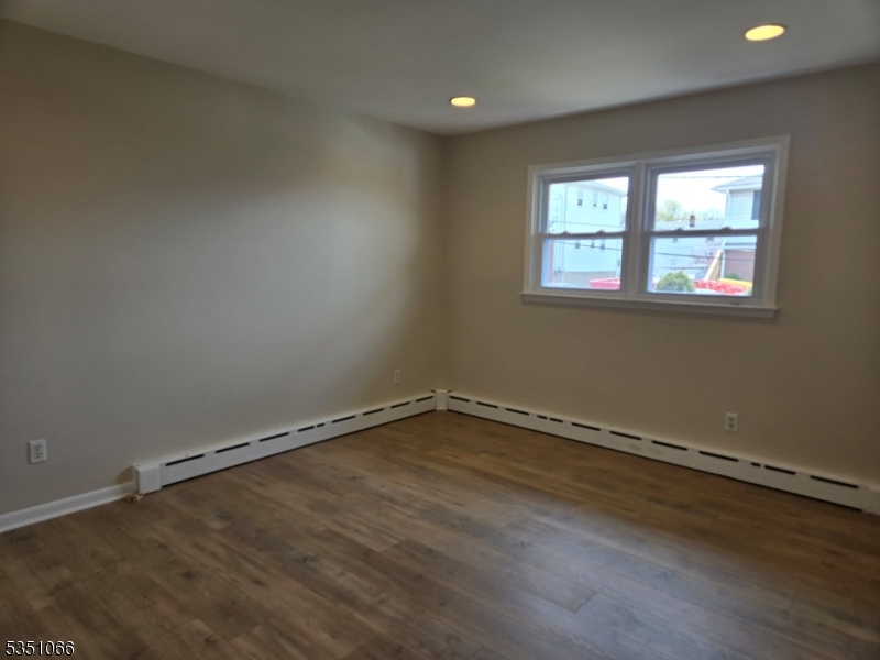 Woodland Park, New Jersey 07424, United States, 3 Bedrooms Bedrooms, ,2 BathroomsBathrooms,Residential,Pending,113388