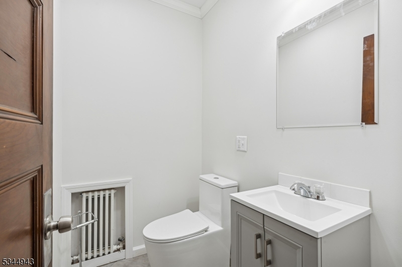 Jersey City, New Jersey 07304, United States, 6 Bedrooms Bedrooms, ,4 BathroomsBathrooms,Residential,Active,91049