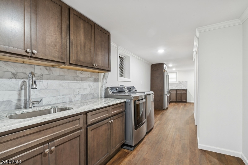 Jersey City, New Jersey 07304, United States, 6 Bedrooms Bedrooms, ,4 BathroomsBathrooms,Residential,Active,91049