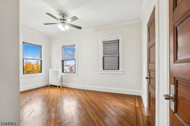 Jersey City, New Jersey 07304, United States, 6 Bedrooms Bedrooms, ,4 BathroomsBathrooms,Residential,Active,91049