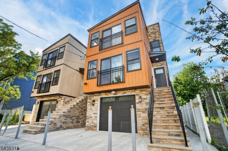 Photo 1 of 19 — 747 S 11Th St, Newark City, NJ 07103