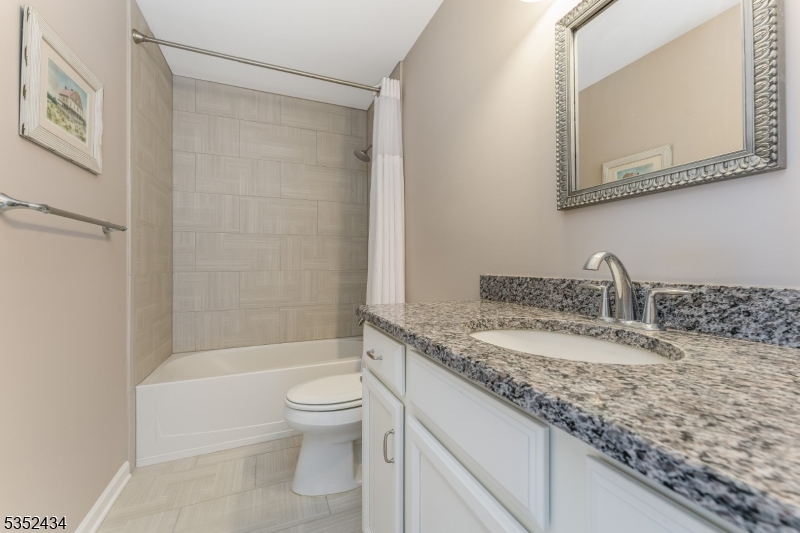 Allamuchy Twp., New Jersey 07840, United States, 3 Bedrooms Bedrooms, ,3 BathroomsBathrooms,Residential,Active,118069