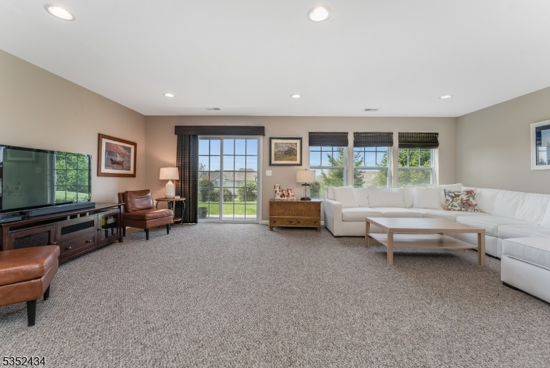 Allamuchy Twp., New Jersey 07840, United States, 3 Bedrooms Bedrooms, ,3 BathroomsBathrooms,Residential,Active,118069