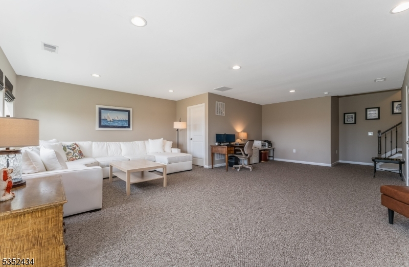 Allamuchy Twp., New Jersey 07840, United States, 3 Bedrooms Bedrooms, ,3 BathroomsBathrooms,Residential,Active,118069