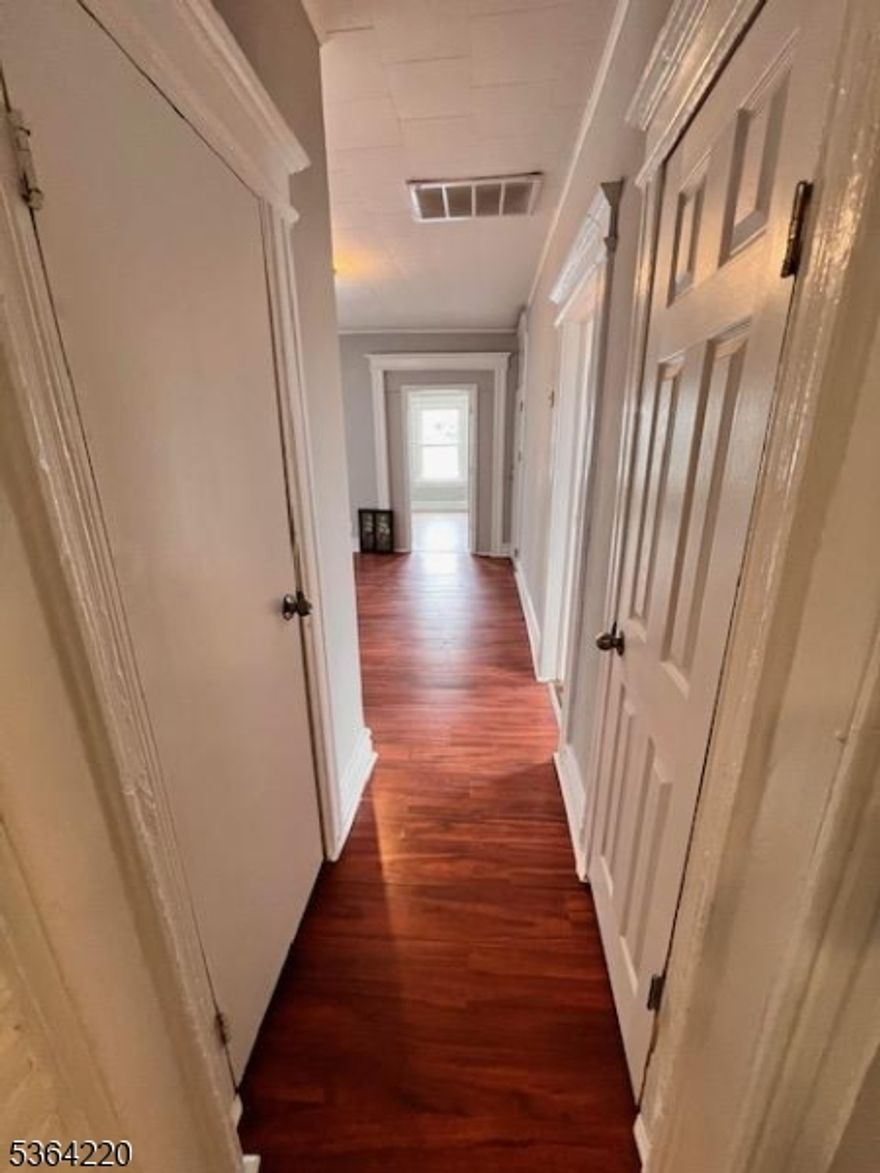 Lovely 3 bedroom apartment for rent with central heat, a spacious layout and easy access to transportation, schools and shopping.