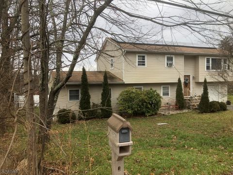 56 Lakeview Dr, West Milford Twp., NJ 07480 - #: 3903367